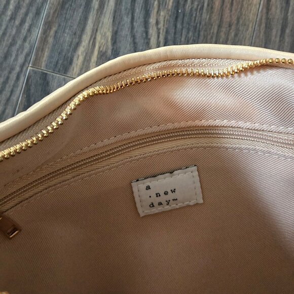 A NEW DAY Boho Style Beige Woven Polyurethane Hobo Shoulder Bag NWOT - Picture 2 of 4